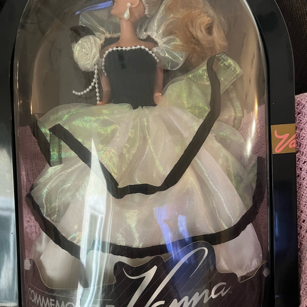 Vanna White Commemorative Limited edition - Picture 3 of 3